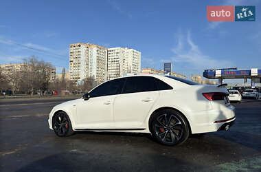 Седан Audi A4 2016 в 