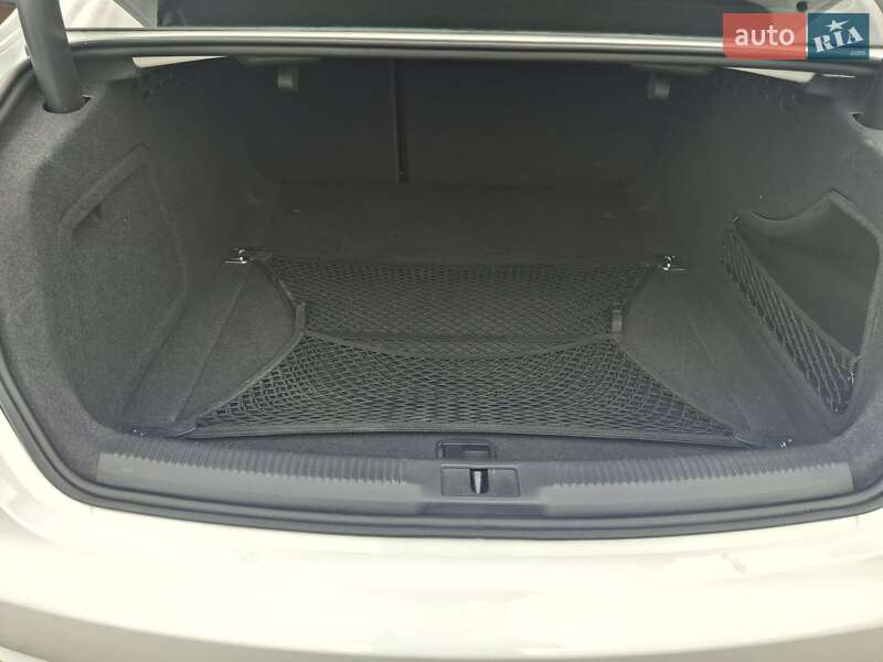 Седан Audi A4 2013 в Каменец-Подольском