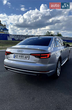 Седан Audi A4 2018 в 