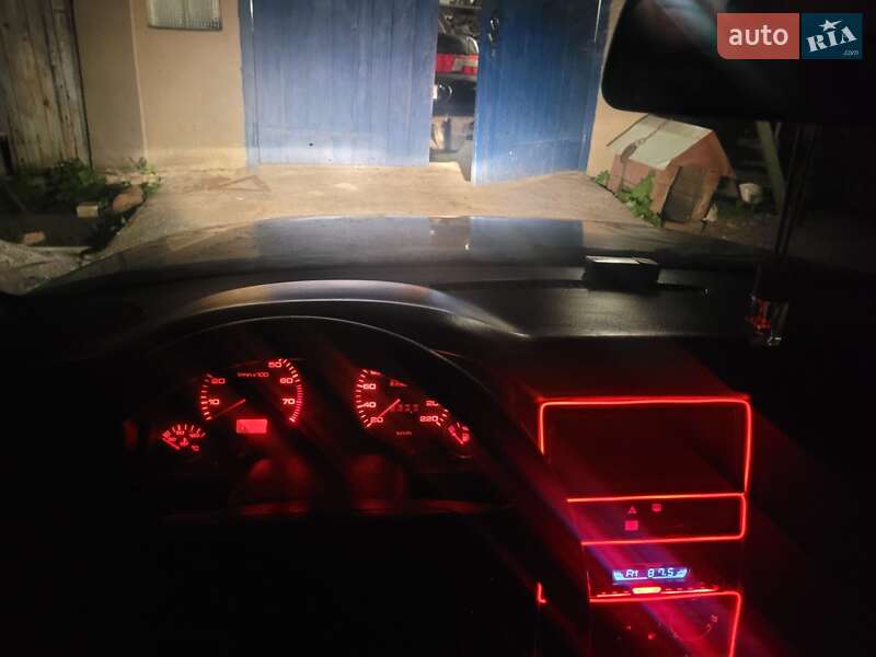 Седан Audi A4 1994 в Славуте