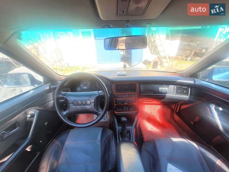 Седан Audi A4 1994 в Славуте
