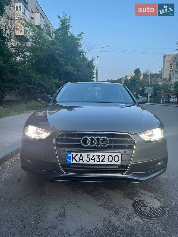 Седан Audi A4 2013 в Киеве