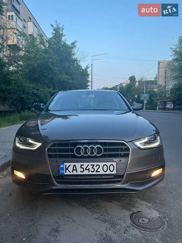 Седан Audi A4 2013 в 