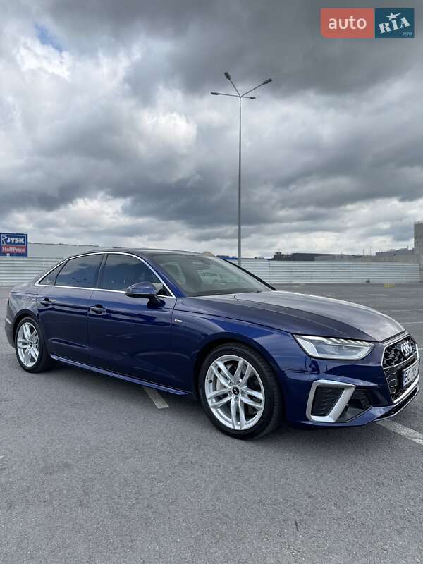 Седан Audi A4 2023 в Львове