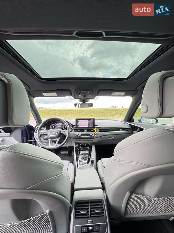 Седан Audi A4 2023 в Львове