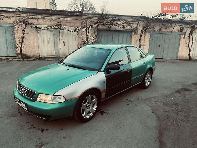 Седан Audi A4 1995 в Черноморске
