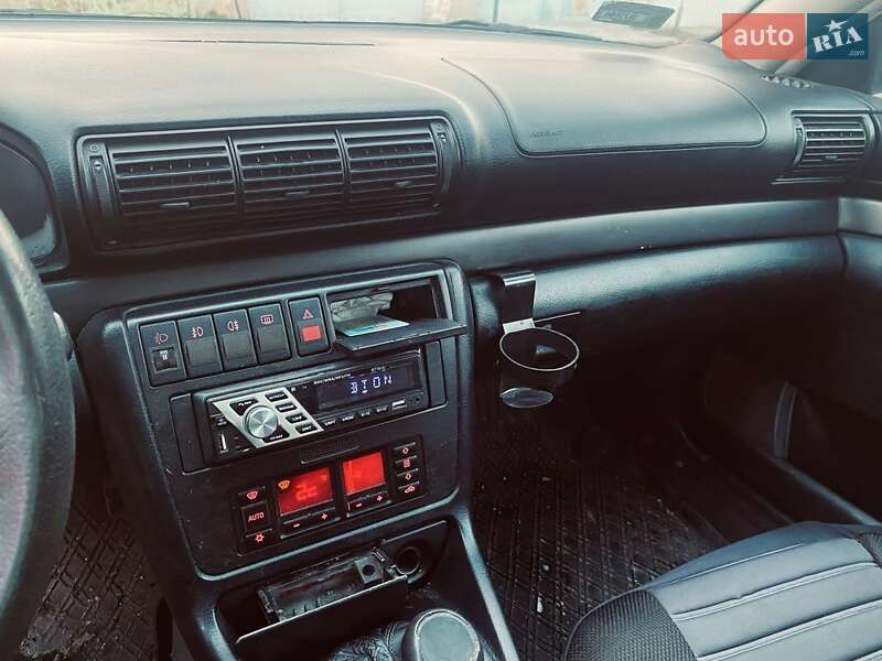 Седан Audi A4 1995 в Черноморске