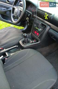 Седан Audi A4 1998 в 