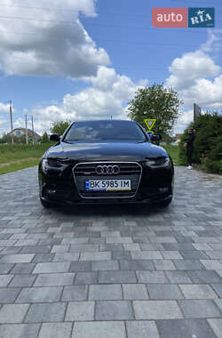 Седан Audi A4 2012 в Староконстантинове