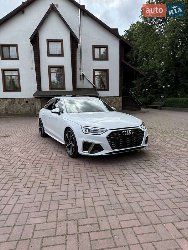 Седан Audi A4 2022 в Виннице