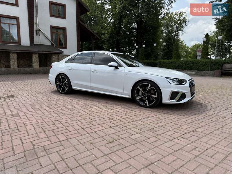Седан Audi A4 2022 в Виннице