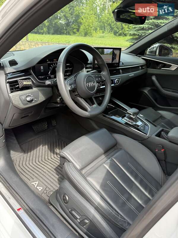 Седан Audi A4 2022 в Виннице