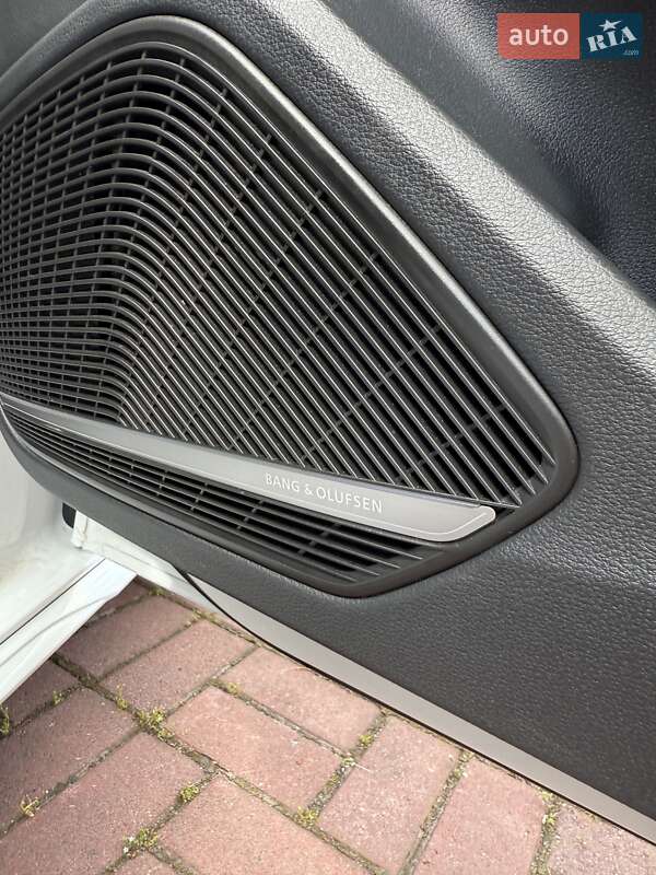 Седан Audi A4 2022 в Виннице