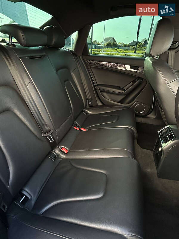 Седан Audi A4 2013 в Луцке