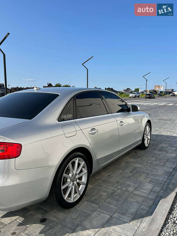Седан Audi A4 2013 в Луцке