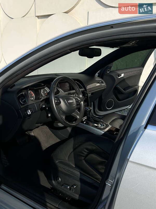 Седан Audi A4 2013 в Луцке