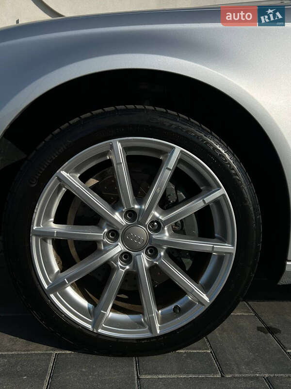 Седан Audi A4 2013 в Луцке