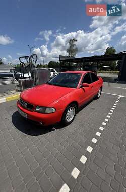 Седан Audi A4 1995 в 