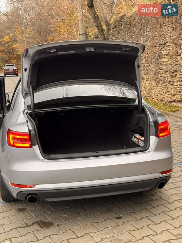 Седан Audi A4 2016 в Одессе