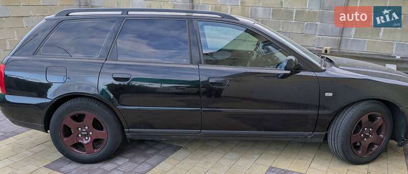 Универсал Audi A4 1999 в Сарнах