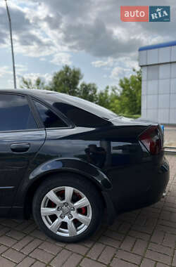 Седан Audi A4 2004 в 