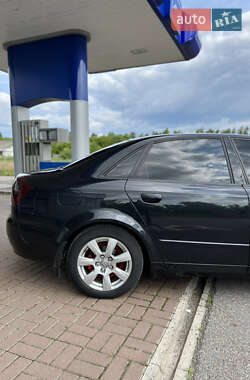 Седан Audi A4 2004 в 