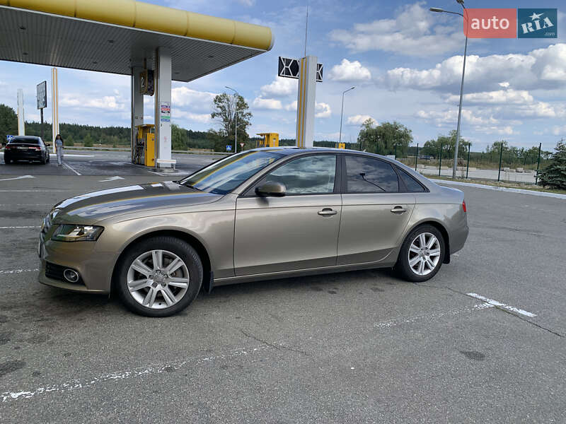 Седан Audi A4 2010 в Ирпене