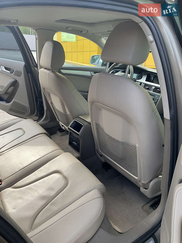 Седан Audi A4 2010 в Ирпене