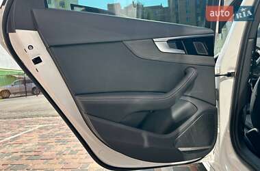 Седан Audi A4 2022 в 