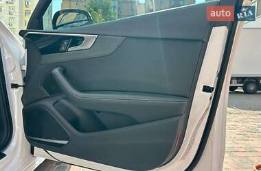 Седан Audi A4 2022 в 