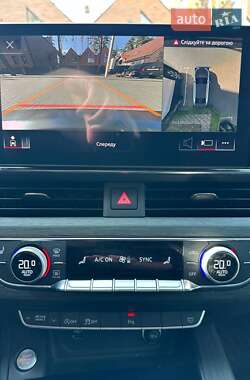 Седан Audi A4 2022 в 