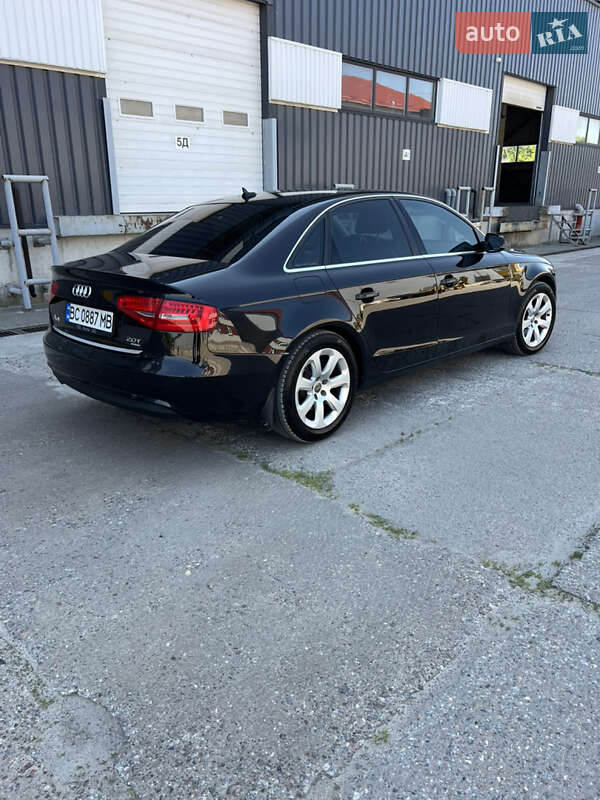 Седан Audi A4 2013 в Львове