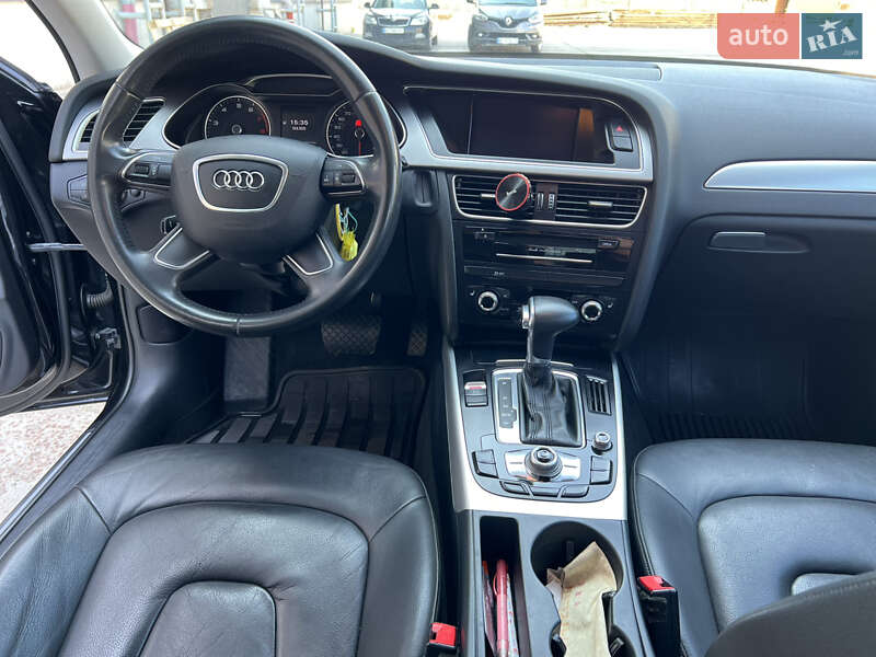 Седан Audi A4 2013 в Львове