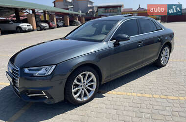 Седан Audi A4 2018 в 
