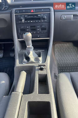 Седан Audi A4 2001 в 