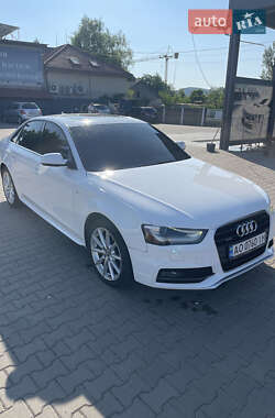 Седан Audi A4 2015 в Мукачево