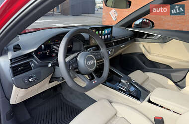 Седан Audi A4 2020 в 
