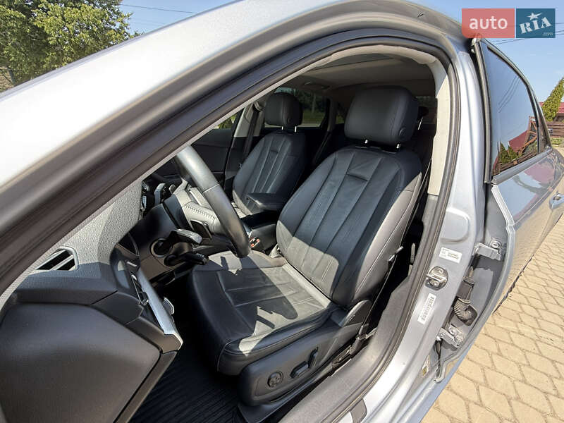 Седан Audi A4 2018 в Луцке