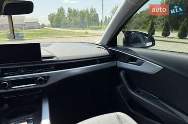 Седан Audi A4 2018 в 