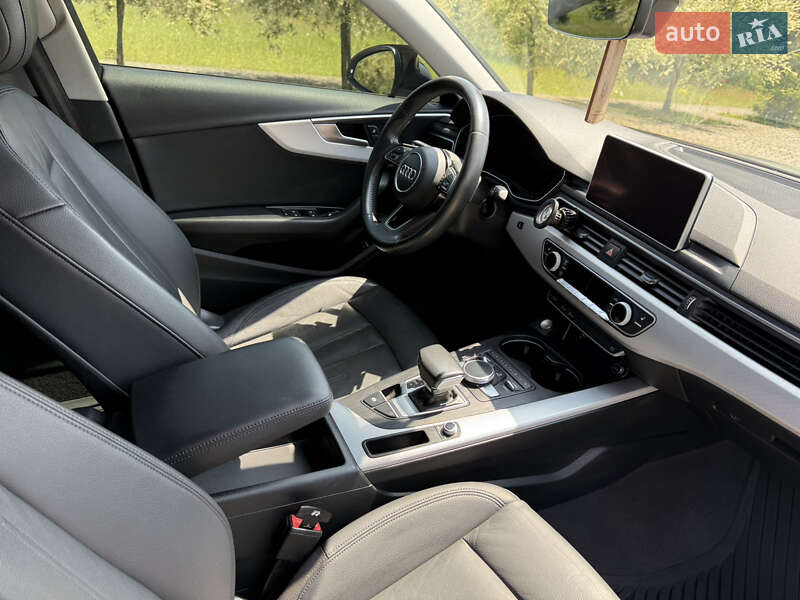 Седан Audi A4 2018 в Луцке
