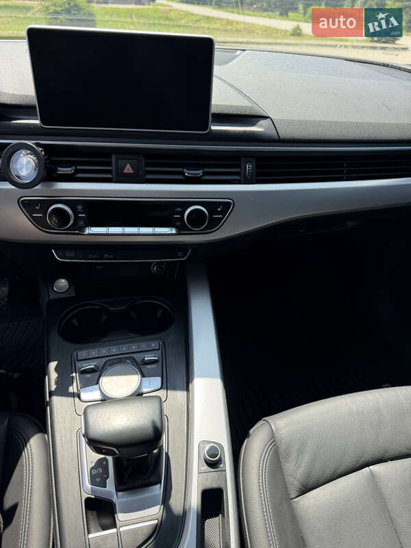 Седан Audi A4 2018 в Луцке