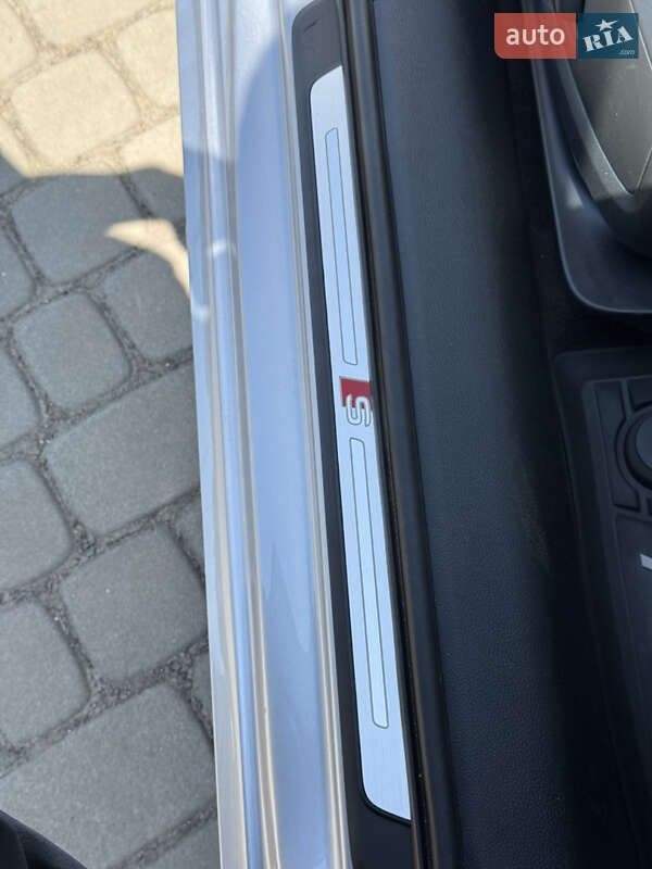 Седан Audi A4 2018 в Луцке