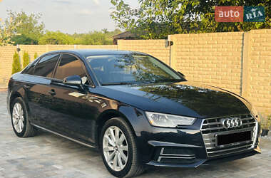Седан Audi A4 2018 в 