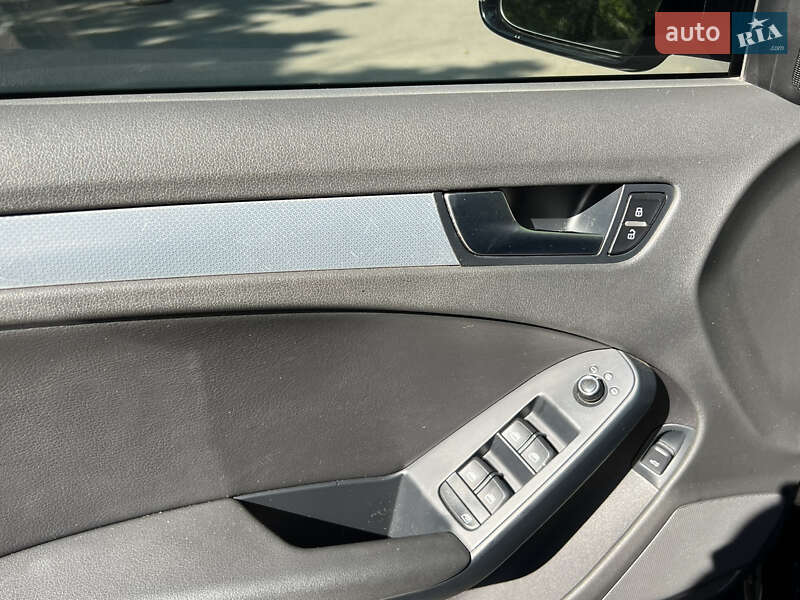 Седан Audi A4 2010 в Одессе