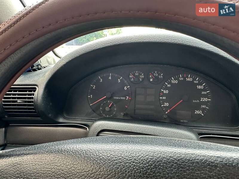 Седан Audi A4 1997 в Вижниці