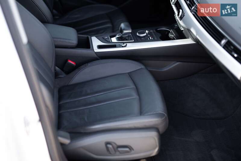 Седан Audi A4 2017 в Житомирі