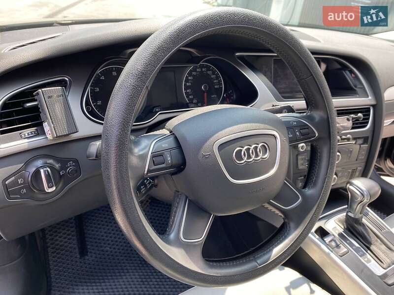 Седан Audi A4 2013 в Киеве