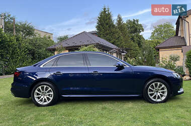 Седан Audi A4 2021 в 