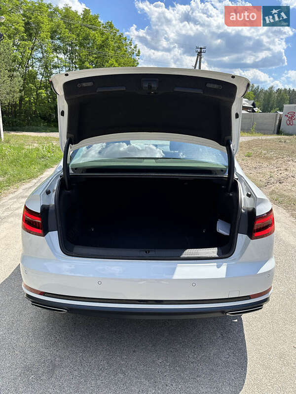 Седан Audi A4 2019 в Белогородке