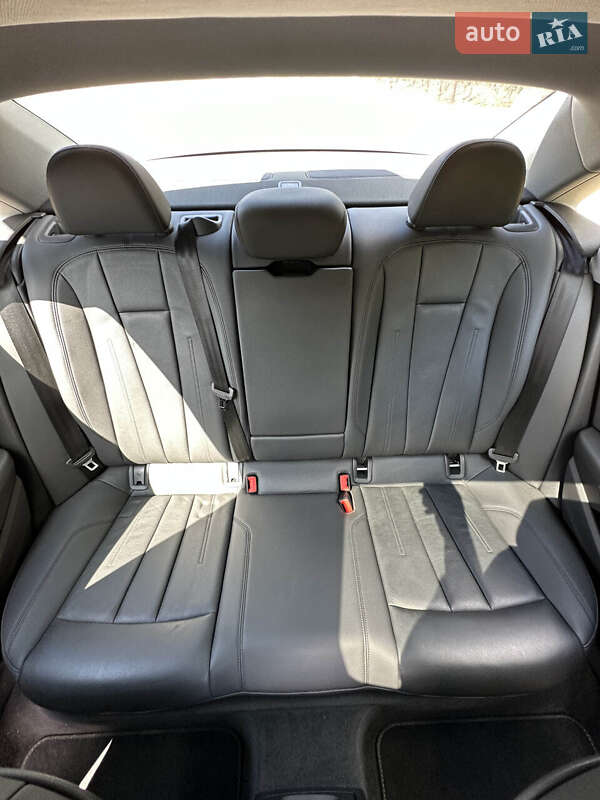 Седан Audi A4 2019 в Белогородке